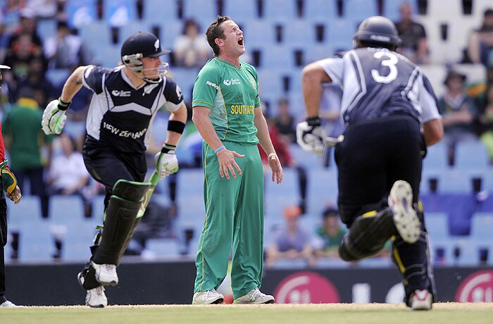 South Africa's Roelof Van Der Merwe reacts as New Zealand's Brendon McCullum and Ross Taylor score runs during their ICC Champions Trophy group match at Supersport Park in Centurion on Thursday. (AFP Photo) CT: SA vs NZ, Match 3