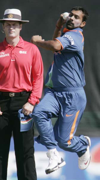 India's Praveen Kumar bowls during a warm up match between India and New Zealand ahead of the Champions Trophy at Potchefstroom.(AP Photo) CT: Ind vs NZ warm-up tie