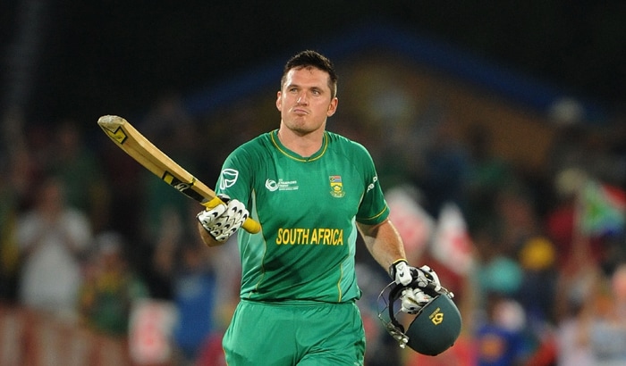 South Africa's captain Greame Smith raises his bat after his century during the ICC Champions Trophy match against England in Centurion. (AFP Photo) CT: Eng vs SA, Match 8