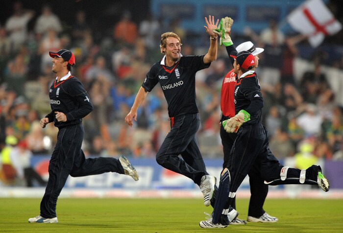 Stuart Broad celebrates the wicket of Jacques Kallis with teammates during the ICC Champions Trophy match between England and South Africa in Centurion. (AFP Photo) CT: Eng vs SA, Match 8