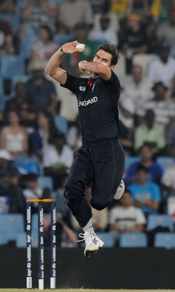 James Anderson delivers a ball to Herschelle Gibbs during the ICC Champions Trophy match between England and South Africa in Centurion. (AFP Photo) CT: Eng vs SA, Match 8