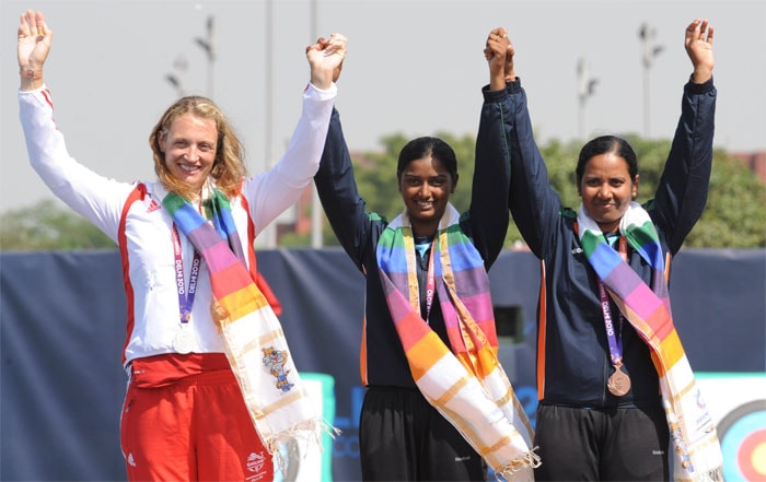 England's silver medalist Alison Jane Williamson, India's gold medalist Deepika Kumari and bronze medalist Dola Banerjee pose at the Archery Women's Individual awards ceremony of the XIX Commonwealth Games in New Delhi. (AFP Photo)