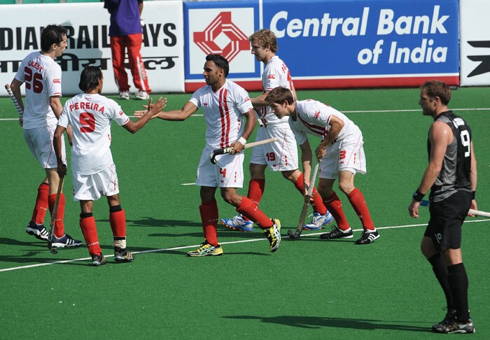 Canada players celebrate after scoring a goal against New Zealand during the men's field hockey match at the Major Dhyan Chand National Stadium during the XIX Commonwealth Games in New Delhi.  New Zealand drew with Canada 1-1. (AFP Photo)