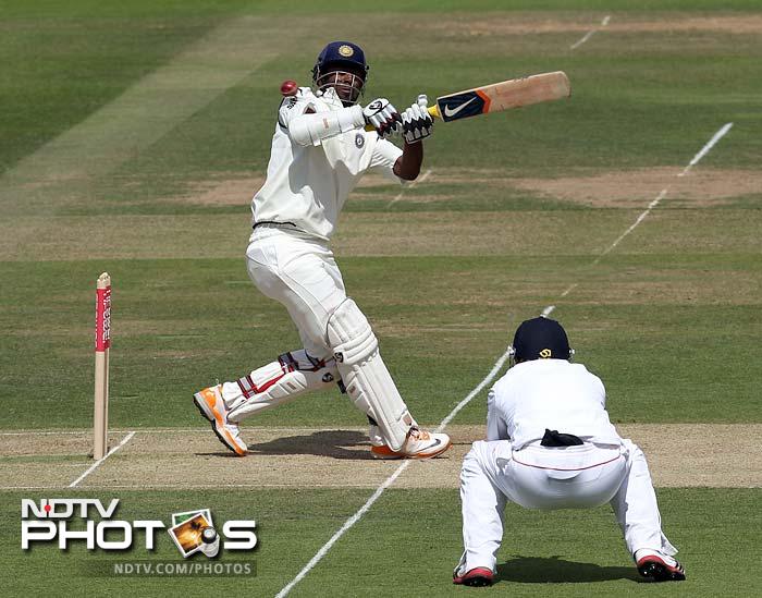 Mukund on the other end, continued to play with steady hands and struck 5 boundaries to send early warning signals for the opposition. 1st Test: England vs India (Day 3)