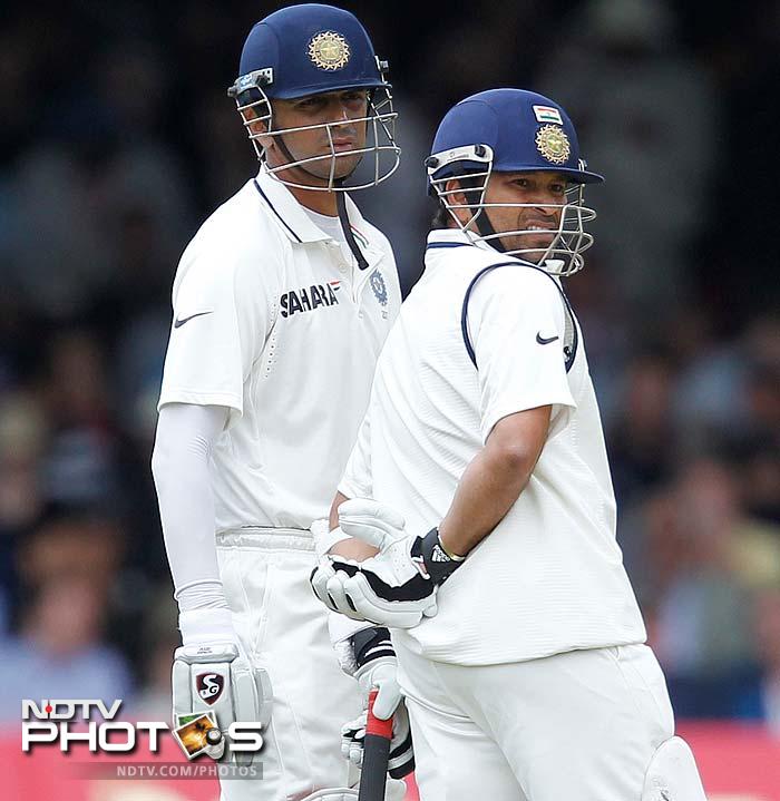 The second session had Tendulkar and Dravid rotate the strike consistently. The duo put together a partnership of 81 for the 3rd wicket. 1st Test: England vs India (Day 3)