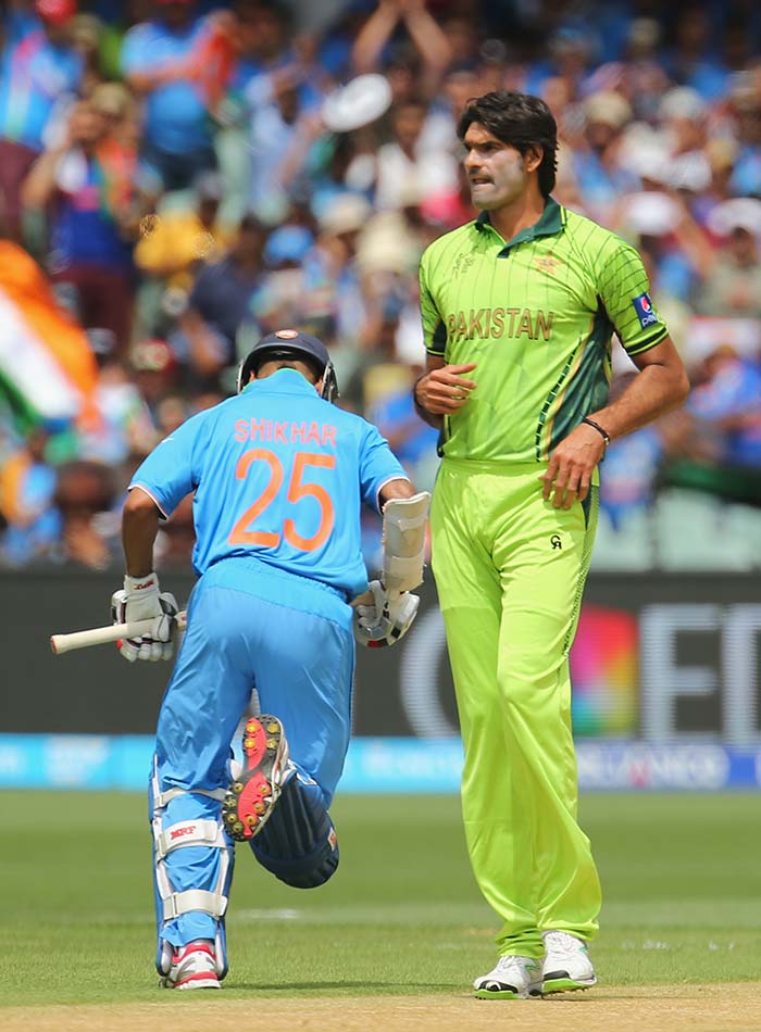 World Cup: How Shikhar Dhawan Took on Pakistan Bowlers ... - 700 x 950 jpeg 82kB