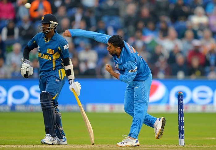 Ms Dhoni Bowling In Clt20