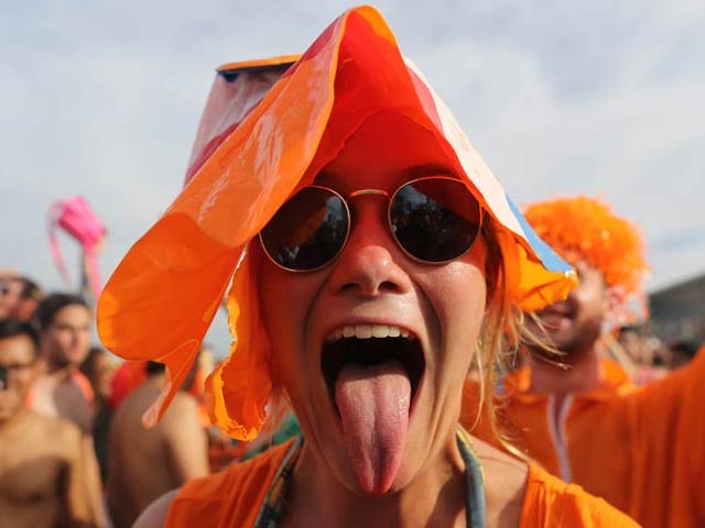 Photo : FIFA World Cup: Dutch Fans Paint Brazil Orange
