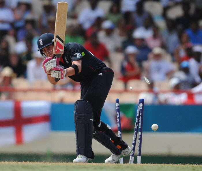 Craig Lieswetter is bowled out during the ICC World Twenty20 first semifinal match between Sri Lanka and England at the Beausejour Cricket Ground. (AFP Photo) WT20: Eng vs SL