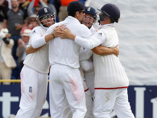 England Trounce Australia to Win 1st Ashes Test