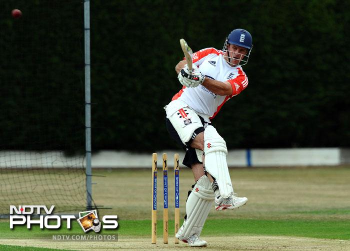 Despite a great batting display, the England openers did not shine at all with partnerships of 19 and 23 for the opening wicket. Skipper Andrew Strauss will hope to improve on that. (AFP Photo) England have a spring in their step at Trent Bridge