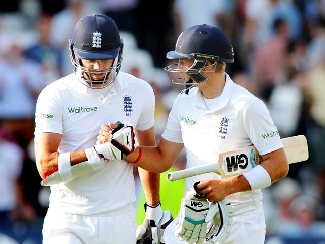Photo : 1st Test , Day 4: Joe Root, James Anderson Put on Record Partnership as England Dominate