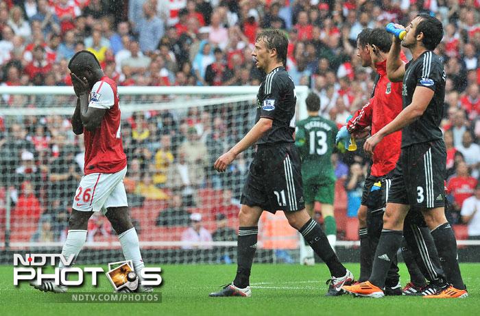 It was all going well for the Gunners until the seventieth minute. 18-year old Emmanuel Frimpong, who had been impressive was sent off for a second yellow. (AFP Photo) EPL 2011: Match-Week 2