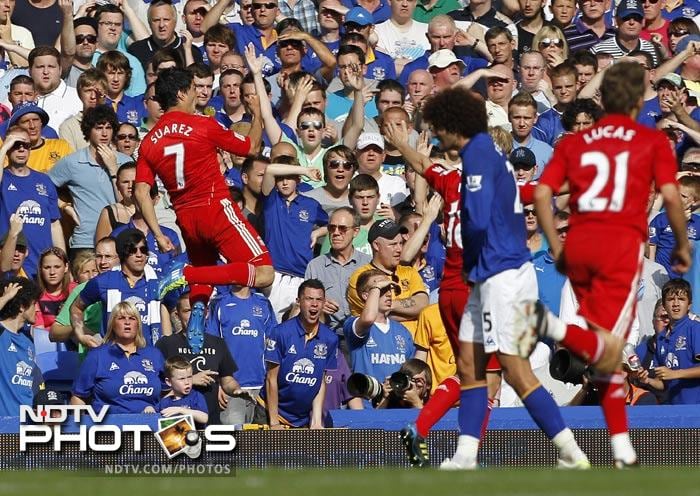 Uruguayan striker Luis Suarez (L) celebrates scoring his goal during the English Premier League football match between Everton and Liverpool. (AFP Photo) EPL 2011: Match-Week 7