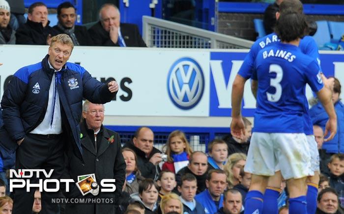 Everton however, continued to surge for an equaliser and took the game to the very end, but United resisted the attack. (AFP Photo) EPL 2011: Match-Week 10