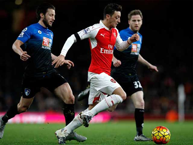 EPL: Arsenal Go On Top of the Table, Manchester United Held by Chelsea