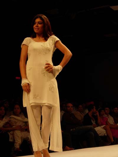 Swapan and Seema chose <i>desi</i> ensembles for WLIFW Fashion finale