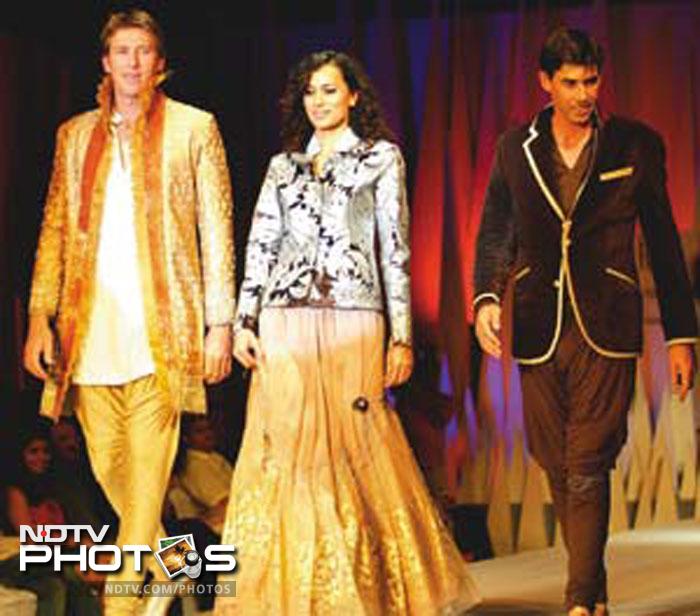 Australian bowling legend Glenn McGrath attended a fashion show in Mumbai in 2006 and proved to be a real showstopper.