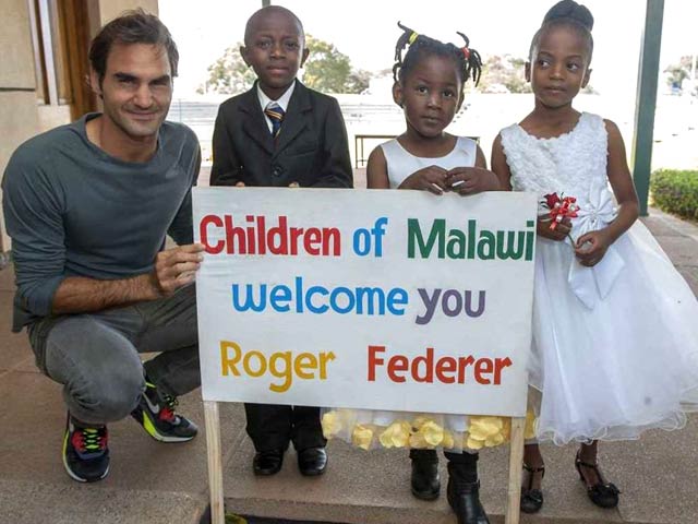 Photo : Roger Federer an Angel for Children in Impoverished Malawi