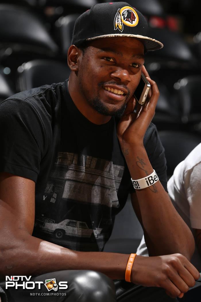 Kevin Durant (Basketball) - Total Earnings: $30.9 million (approx. Rs 175 crore)
Salary/winnings: $16.9 million 
Endorsements: $14 million