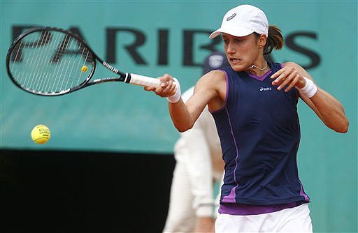 Slovenia's Katarina Srebotnik returns the ball to Switzerland's Patty Schnyder during their fourth round match of the French Open on June 1, 2008 at the Roland Garros stadium in Paris. (AP Photo) French Open 2008, Day 8