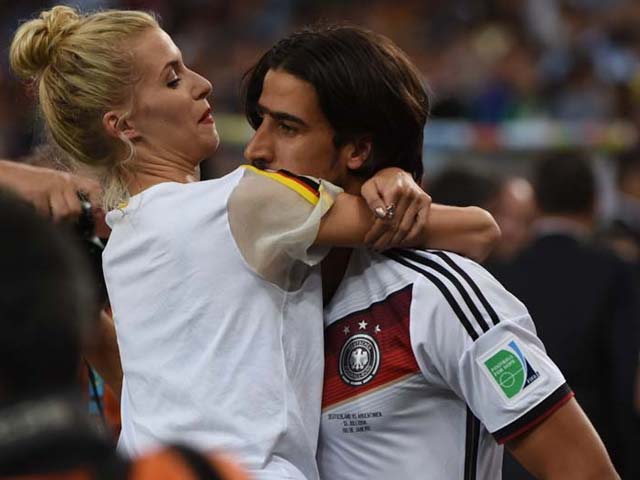 WAGS: The 'Power' Behind German Blitzkrieg!