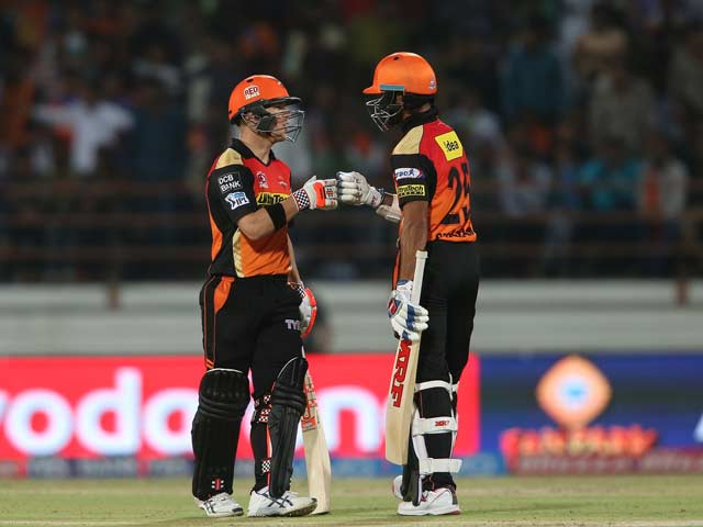 IPL: David Warner, Shikhar Dhawan Hand Gujarat Lions Their First Loss