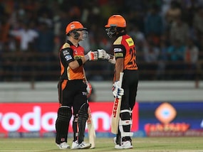 IPL: David Warner, Shikhar Dhawan Hand Gujarat Lions Their First Loss
