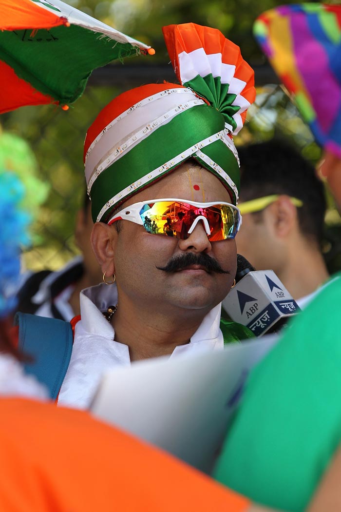 World Cup: On Holi, Indian Fans Paint Perth Saffron, White ... - 700 x 1050 jpeg 78kB