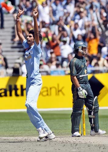 Ishant Sharma, left, celebrates the wicket of Ricky Ponting from Australia during their one-day international cricket match at the Melbourne Cricket Ground on Sunday, February 10, 2008. 4th Match: India vs Australia