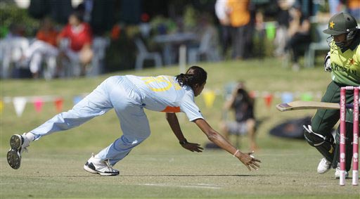 Pakistan's Bismah Mahroof, right, hurries back to her crease as India's captain Jhulan Goswami fields from her own bowling during their Women's World Cup cricket match at the Bradman Oval in Bowral on Saturday, March 7, 2009. (AP Photo) WWC: India vs Pakistan