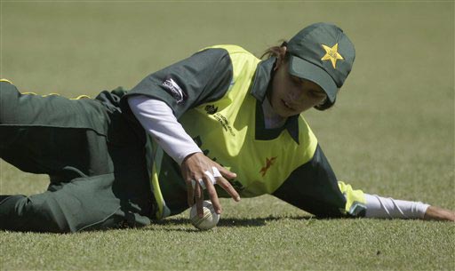Pakistan Nain Abidi slides to field a ball against India during their Women's World Cup cricket match at the Bradman Oval in Bowral on Saturday, March 7, 2009. (AP Photo) WWC: India vs Pakistan