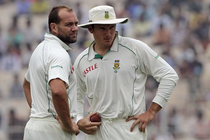 South African cricket captain Graeme Smith (right) talks with teammate Jacques Kallis during the third day of the second Test match against India in Kolkata on Tuesday. (AP Photo) India vs SA: 2nd Test, Day 3