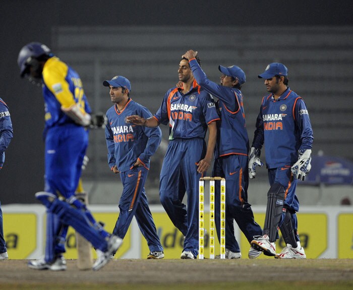 Indian cricketers celebrate the dismissal of Upul Tharanga as Tillakaratne Dilshan looks on during the tri-series final between India and Sri Lanka at the Sher-e Bangla National Stadium in Dhaka. (AFP Photo) Tri-series Final: India vs SL