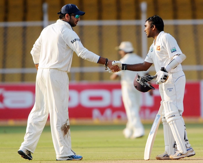 Yuvraj Singh congratulates Mahela Jayawardene for his double century during the third day of the first Test match between India and Sri Lanka at the Motera stadium in Ahmedabad on November 18, 2009. (AFP Photo) India vs SL: 1st Test, Day 3