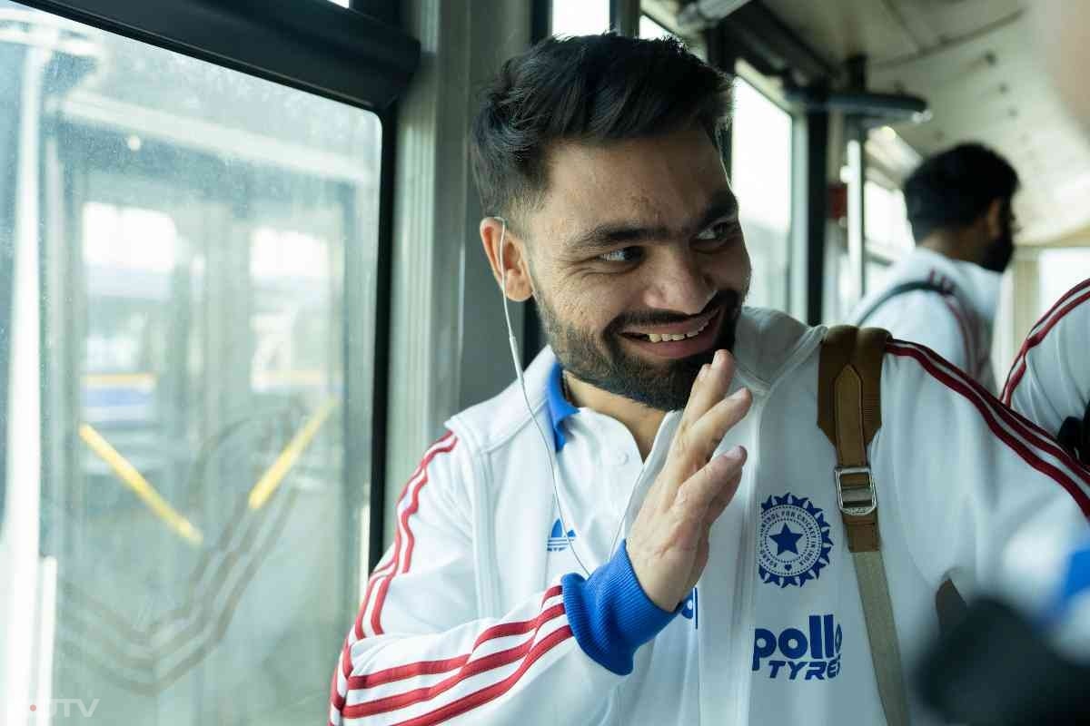 न्यूजीलैंड के खिलाफ फाइनल मैच के लिए अहमदाबाद पहुंची टीम इंडिया (फोटो क्रेडिट: X@BCCI)