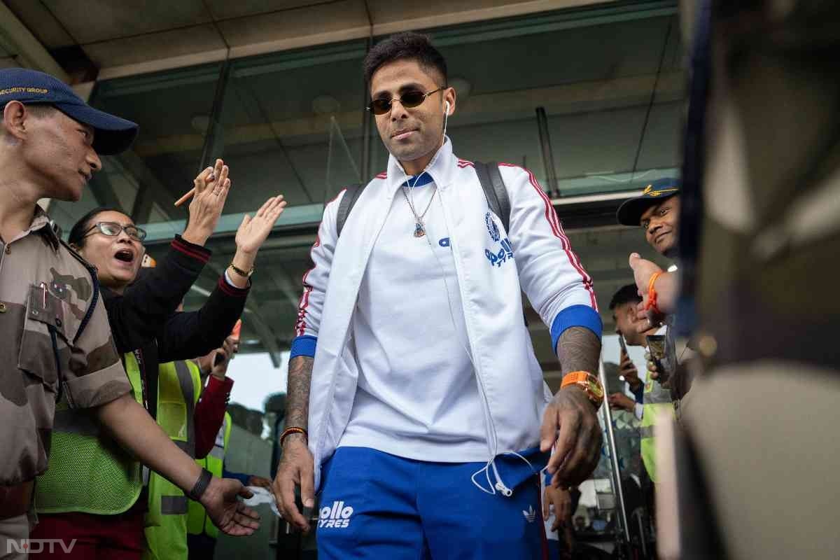 न्यूजीलैंड के खिलाफ फाइनल मैच के लिए अहमदाबाद पहुंची टीम इंडिया (फोटो क्रेडिट: X@BCCI)