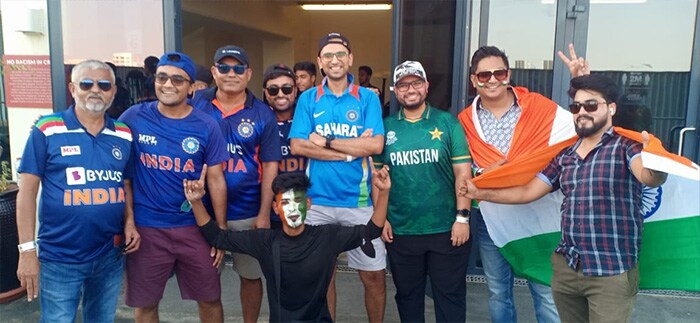 IND vs PAK: मैच से पहले भारत, पाकिस्तान के फैंस टीम का हौसला बढ़ाते आए नज़र