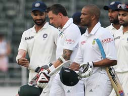 India snatch draw as SA choke in record chase