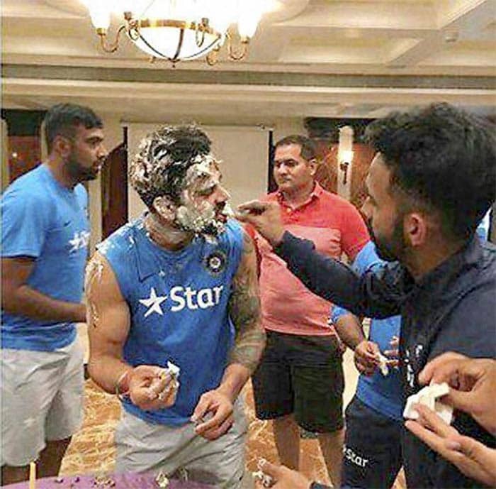टीम इंडिया ने इस अंदाज में मनाया विराट कोहली का बर्थडे
