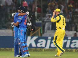 2nd ODI: Records tumble as India chase Aus' massive 359