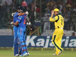 2nd ODI: Records tumble as India chase Aus massive 359