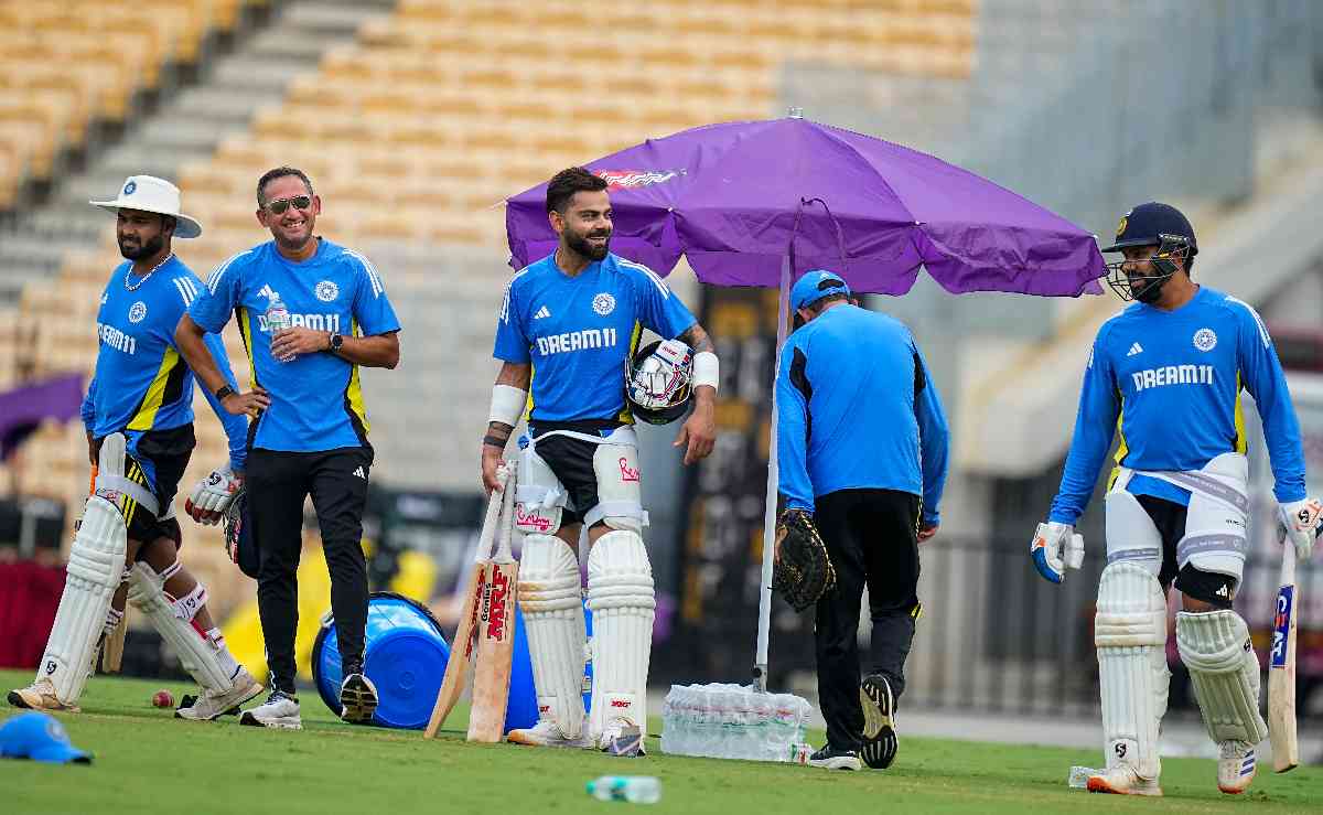 भारतीय स्टार बल्लेबाज विराट कोहली के पास सर डॉन ब्रैडमैन से आगे निकलने का मौक़ा होगा. डॉन ब्रैडमैन और विराट कोहली के नाम 29 शतक हैं. विराट कोहली अगर इस टेस्ट में शतक लगाते है तो वह टेस्ट में सर्वाधिक शतक लगाने के मामले में  ब्रैडमैन से आगे निकल जाएंगे. (फोटो क्रेडिट: पीटीआई)