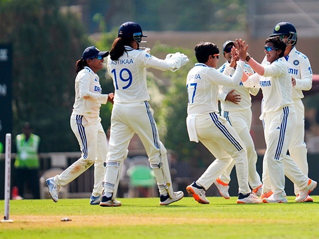 Photo : विमेंस क्रिकेट इतिहास की सबसे बड़ी जीत, भारत ने इंग्लैंड को 347 रन से टेस्ट हराया