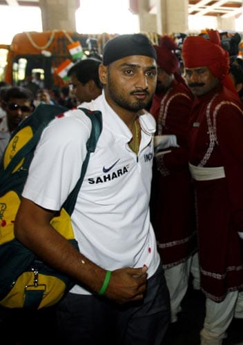 Harbhajan Singh is welcomed by enthusiastic staff upon his arrival at a hotel in New Delhi on March 6, 2008. The champions are back