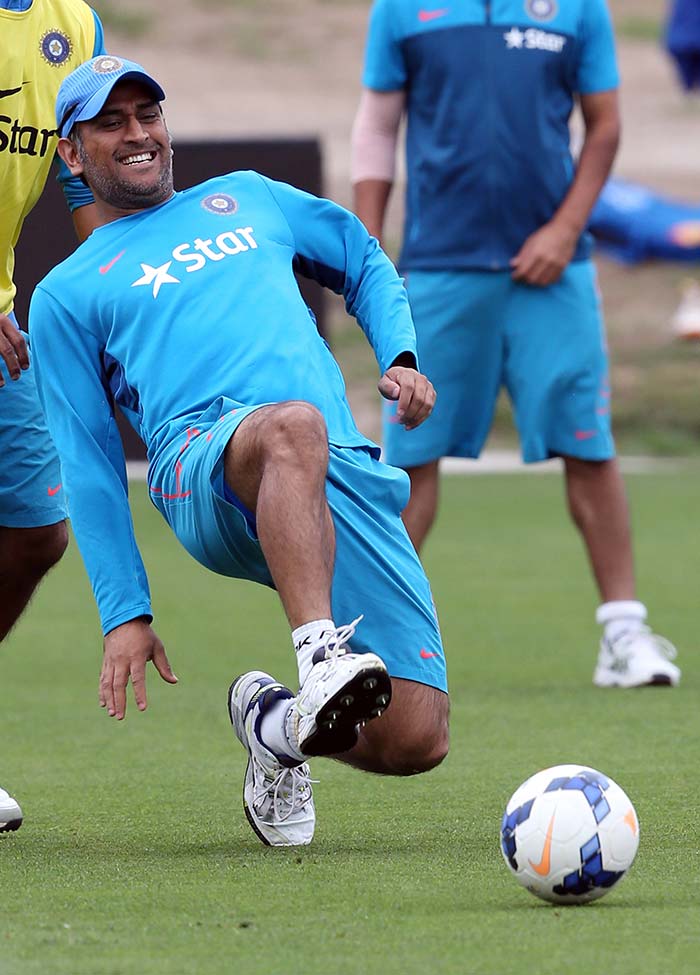 World Cup: Indian Cricketers Show Off 'Footy Skills' Down ... - 700 x 975 jpeg 78kB