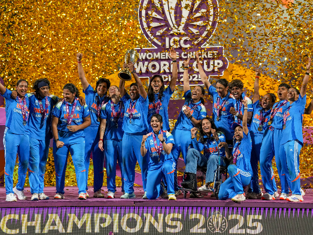 52 à¤¸à¤¾à¤² à¤¬à¤¾à¤¦ à¤µà¤¿à¤¶à¥à¤µ à¤µà¤¿à¤à¥à¤¤à¤¾ à¤¬à¤¨à¤¾ à¤­à¤¾à¤°à¤¤, à¤à¤¿à¤²à¤¾à¤¡à¤¼à¤¿à¤¯à¥à¤ à¤¨à¥ à¤à¥à¤°à¥à¤«à¥ à¤à¥ à¤¸à¤¾à¤¥ à¤à¥à¤ à¤à¤¸ à¤¤à¤°à¤¹ à¤à¤¿à¤¯à¤¾ à¤¸à¥à¤²à¤¿à¤¬à¥à¤°à¥à¤¶à¤¨