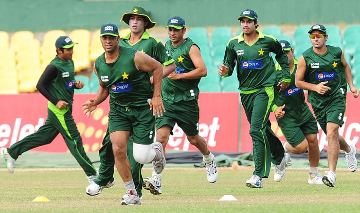 Pakistan cricketers warm up during a training session. (AFP PHOTO) India, Pakistan gear up for big clash