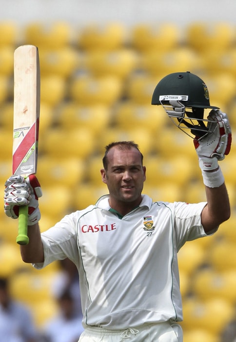 Jacques Kallis (159*) and Hashim Amla's (115*) unbeaten partnership of 285 runs helped South Africa close Day 1 of the Nagpur Test at 291/2 against India. (AFP Photo) India v SA: 1st Test, Day 1