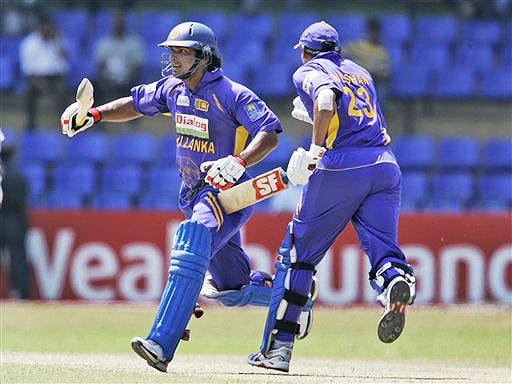 Tillakaratne Dilshan and Kumar Sangakkara run between wickets during the fifth and final ODI of the five-match series between India and Sri Lanka in Colombo. 5th ODI: India vs Sri Lanka